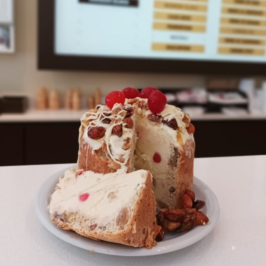 EN LA LUCILA CREARON EL PAN DULCE RELLENO CON HELADO