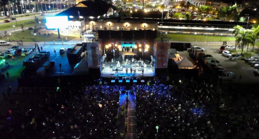 CON UN VIBRANTE RECITAL EN VIVO, LOS AUTÉNTICOS DECADENTES ABRIERON LA TEMPORADA DE VERANO EN EL MUNICIPIO DE TIGRE