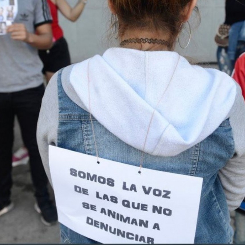 DIEZ JÓVENES FUERON CONDENADOS POR VIOLAR A UNA ADOLESCENTE EN MANADA
