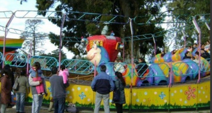 DESCARRILÓ UN JUEGO EN UN PARQUE DE DIVERSIONES EN LA LUCILA DEL MAR Y HUBO CINCO HERIDOS