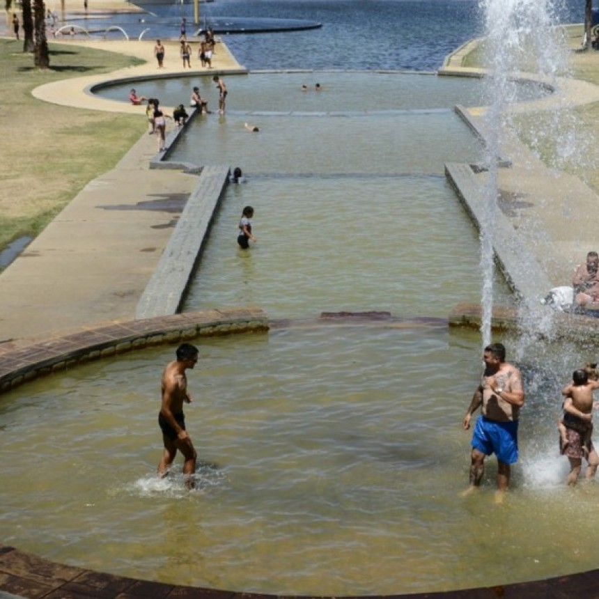 LA OLA DE CALOR AFECTA A TODO EL PAÍS Y HAY ALERTA ROJA EN EL AMBA 