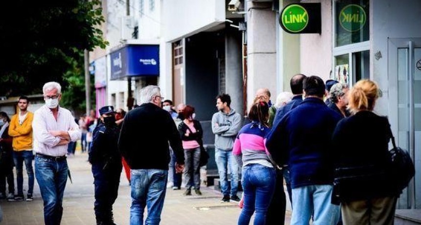  LOS BANCOS ATIENDEN AL PÚBLICO DE 10 A 12 EN ESTE FERIADO