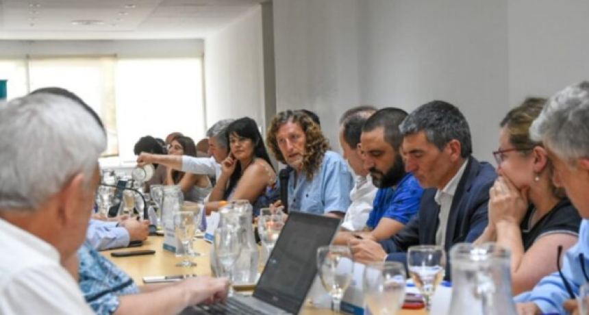 PARITARIAS: PROVINCIA OFRECERÍA A LOS DOCENTES ENTRE UN 5% Y 7% MÁS EN DICIEMBRE