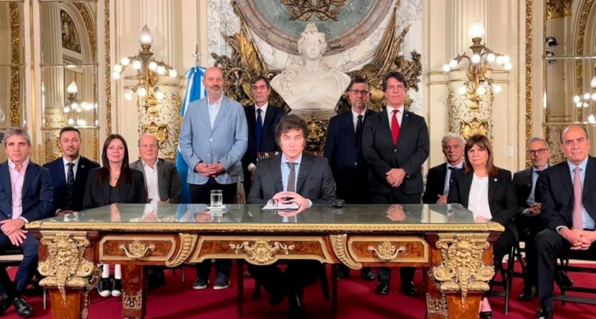 MILEI PRESENTÓ SU MEGA DNU DE DESREGULACIÓN QUE AJUSTA VIOLENTAMENTE A LA SOCIEDAD